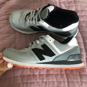 New Balance 574 shoes! Mens 8